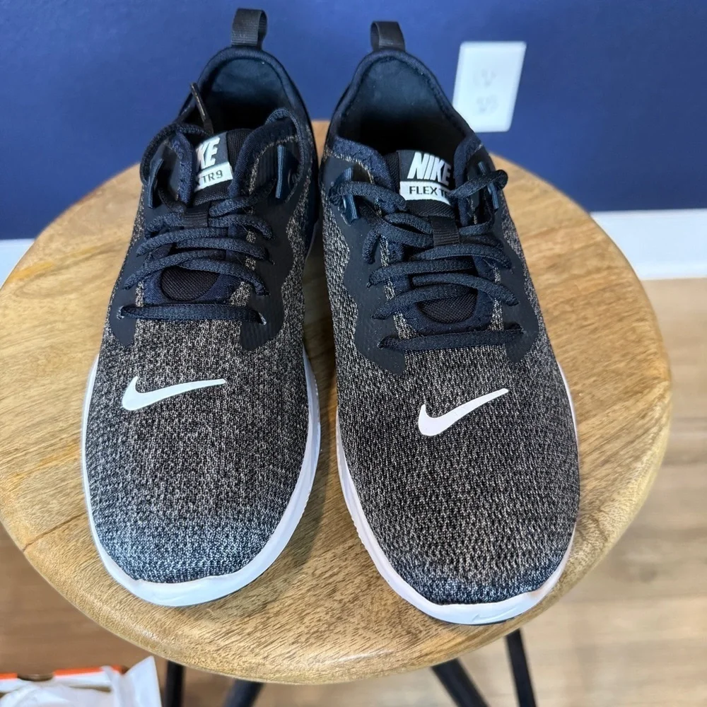 Nike Flex TR 9 Black & White Running Shoes Trainers NWT | Size 7